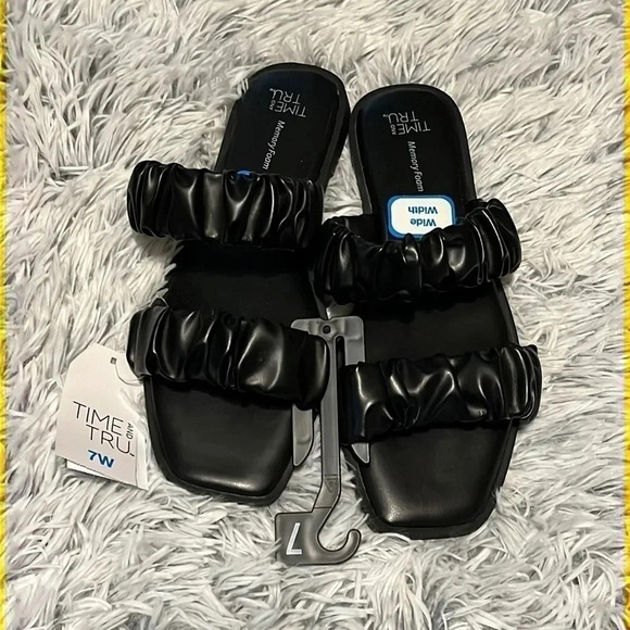 𝅺TIME and Tru sandals Size 7 - Picture 1 of 3